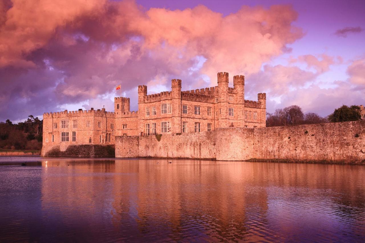 Leeds Castle Stable Courtyard Bed And Breakfast Мейдстон Екстер'єр фото