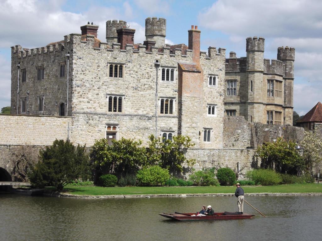 Leeds Castle Stable Courtyard Bed And Breakfast Мейдстон Екстер'єр фото